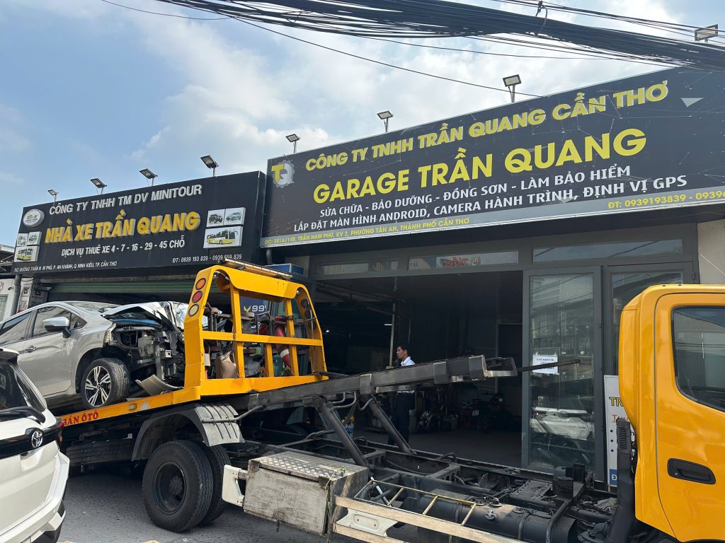 garage ô tô có vẽ bệnh không