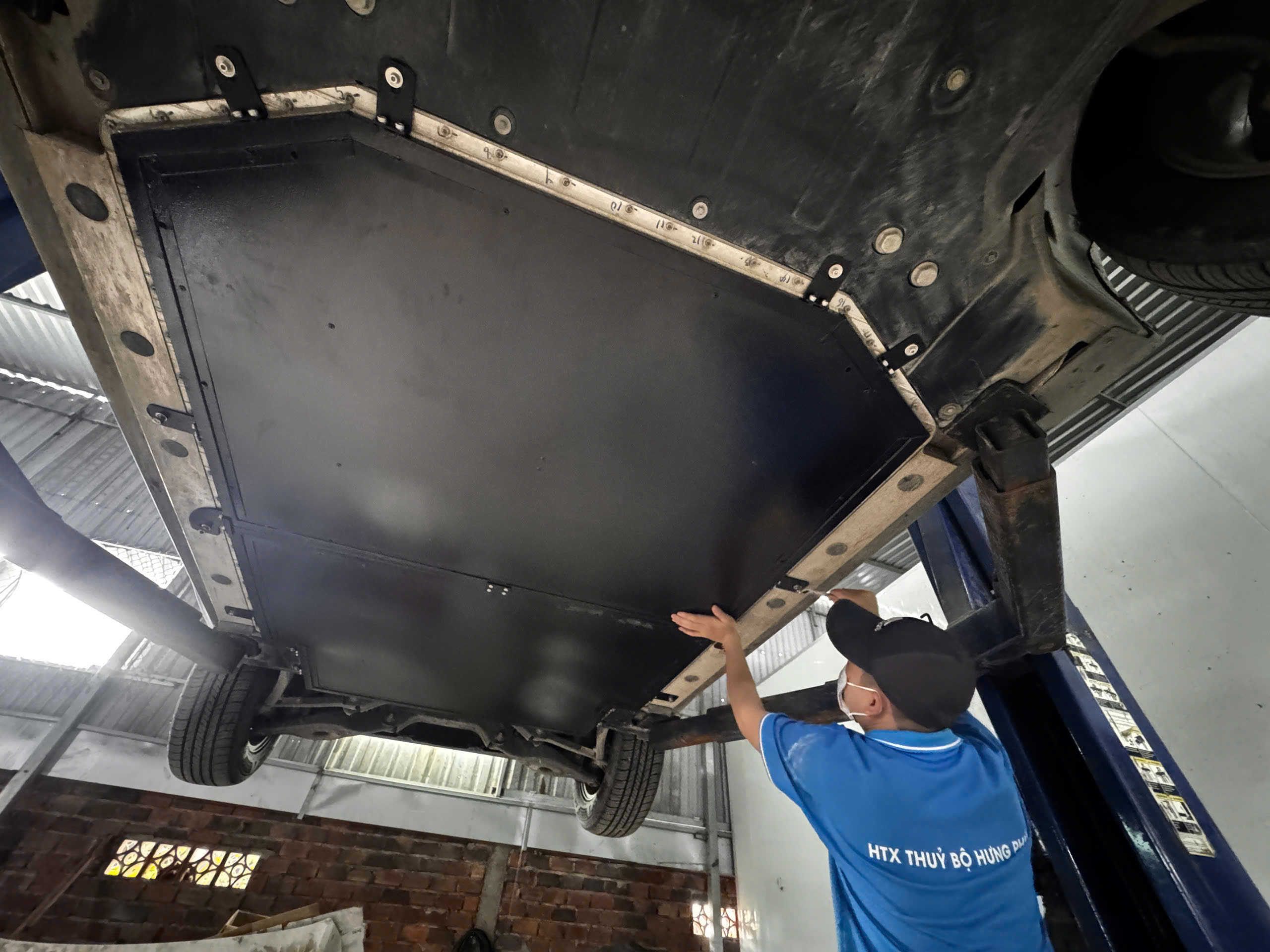 op-bao-ve-pin-o-to-dien-vinfast